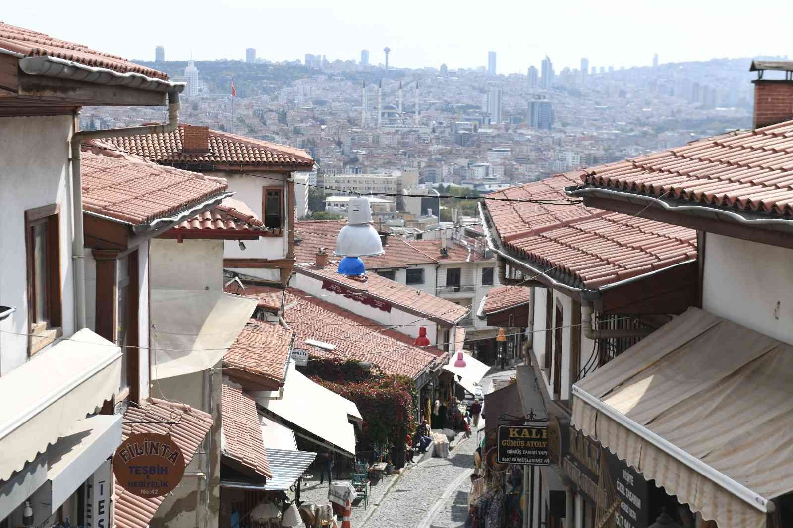 Başkent turizminin kalbi Ankara Kalesi ışıl ışıl