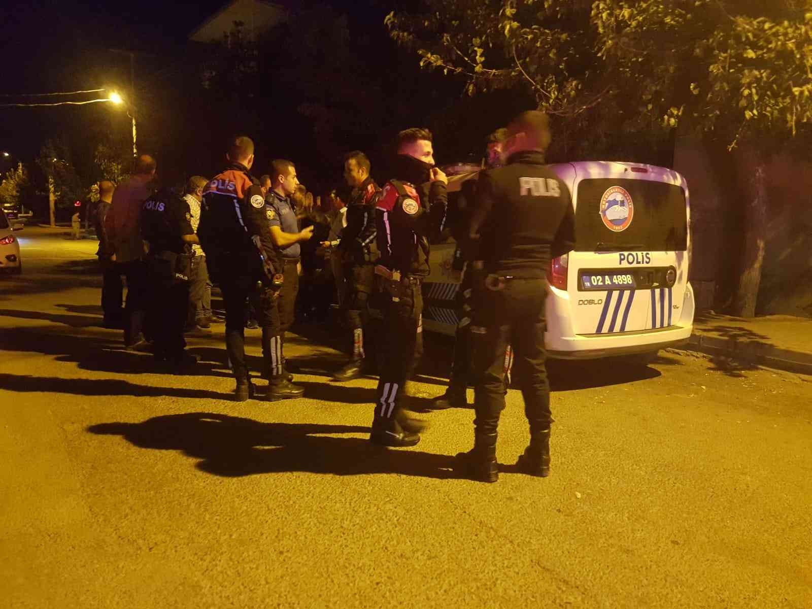 Adıyaman'da iki grup arasındaki alacak verecek meselesi kan akmadan polis sayesinde kapandı