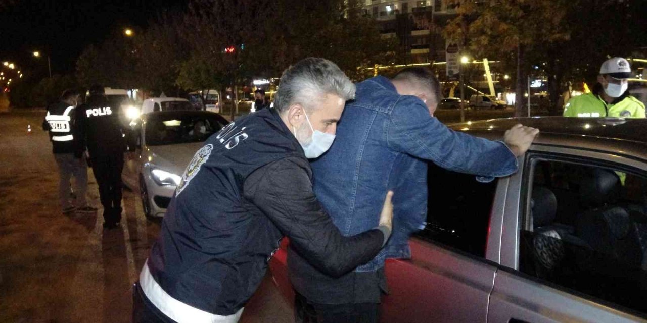 Asayiş ekipleri Bursa'da kuş uçurtmadı! 300 polisle eş zamanlı uygulama