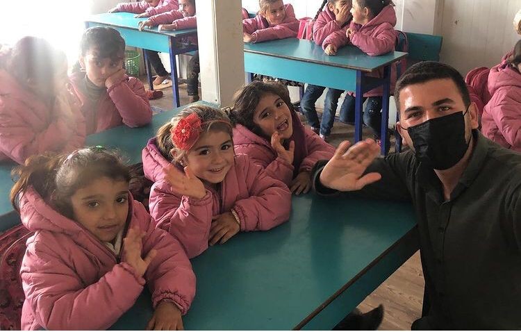 Kahramanmaraş'ta öğretmenin azmi fakir çocukları giydirdi