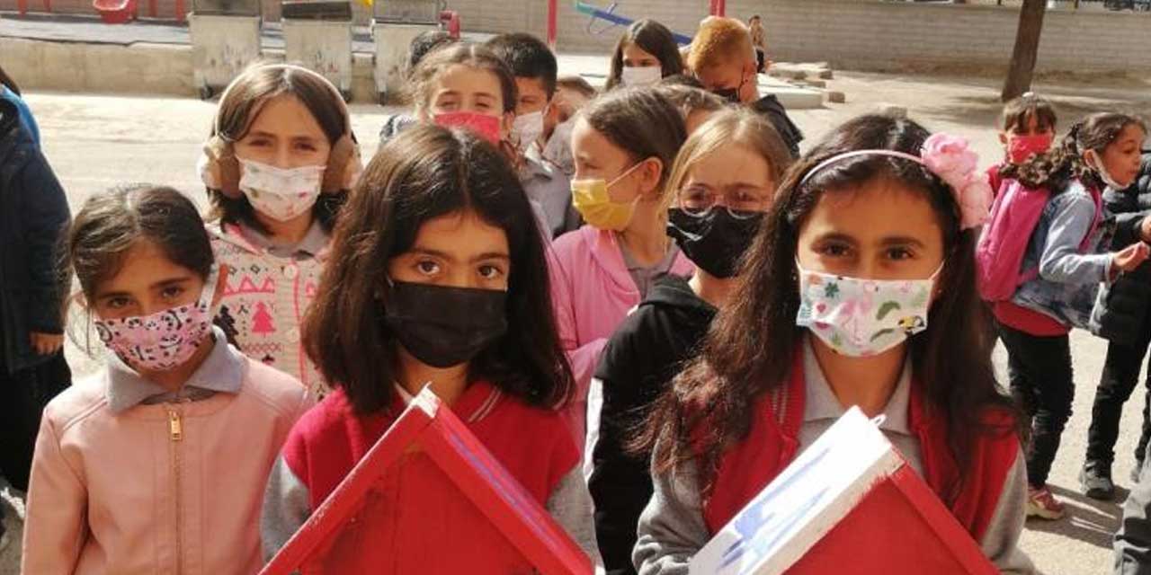 Konyalı öğrencilerden ağaçlara kuş yuvası