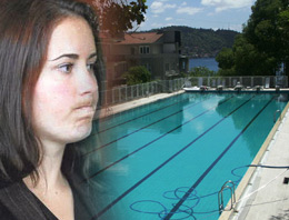 Boynuna tasma takıp yüzdürdü