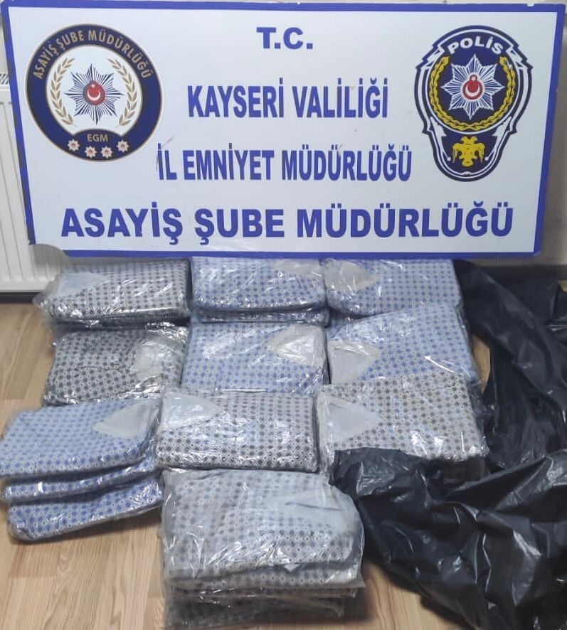 Kayseri'de evlerden 3 bin liralık kıyafet çalıp satan hırsızlık şebekesi yakalandı
