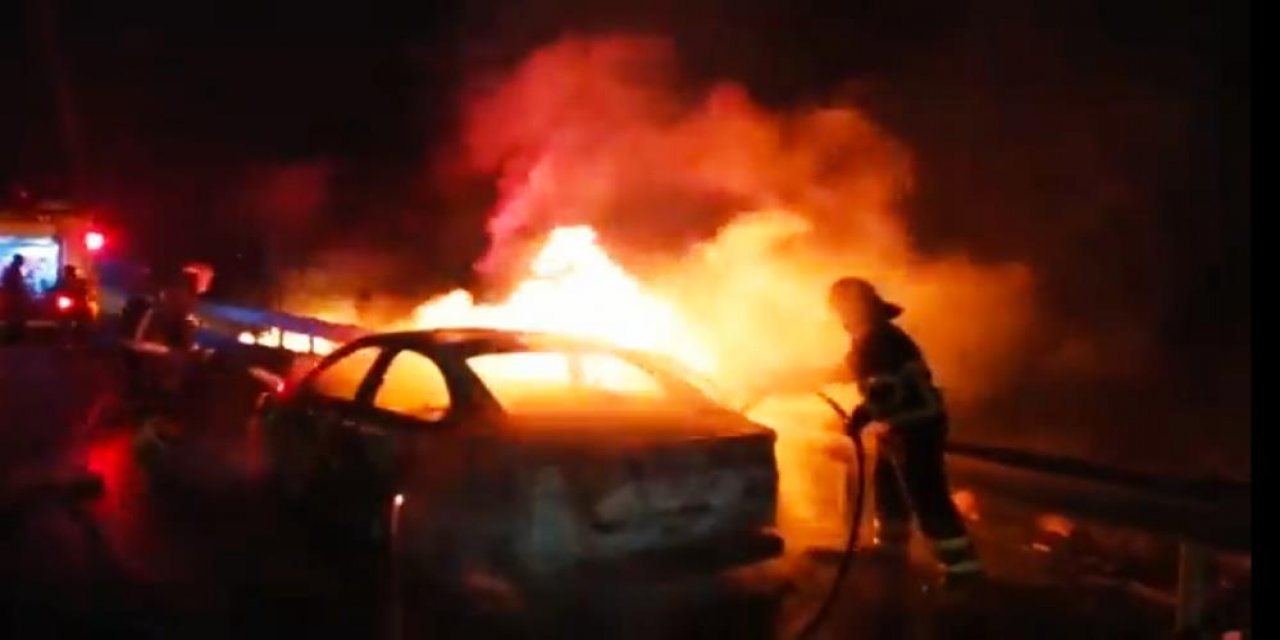 Seyir halindeki otomobil alev topuna döndü