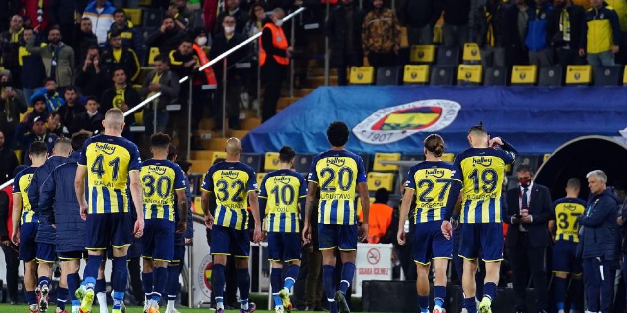 Fener Alanyaspor'a yenildi! Kadıköy’de ’Yönetim İstifa’ sesleri yükseldi