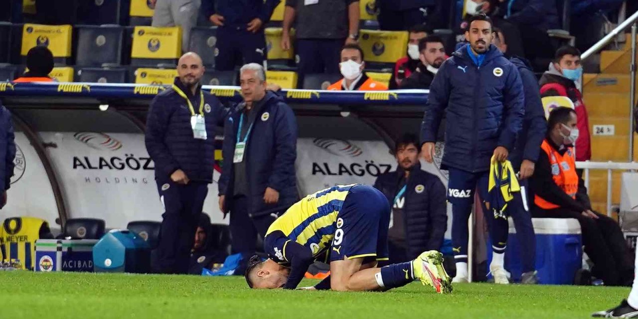 Fenerbahçe Kadıköy'de Alanyaspor'a 2-1 mağlup oldu