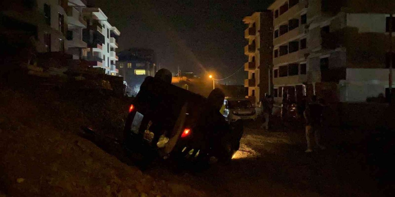 Kavga ihbarına giden polisten kaçarken araç takla attı! 3 şahıs kayıplara karıştı