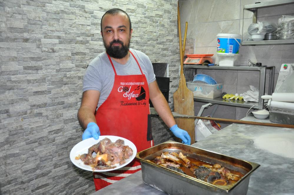 Kütahya bu lezzete dayanamıyor! Kuzu tandır 9 saatte fırında pişiyor