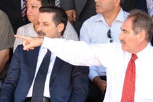 Bakan Çelik'e ayıp ettiler