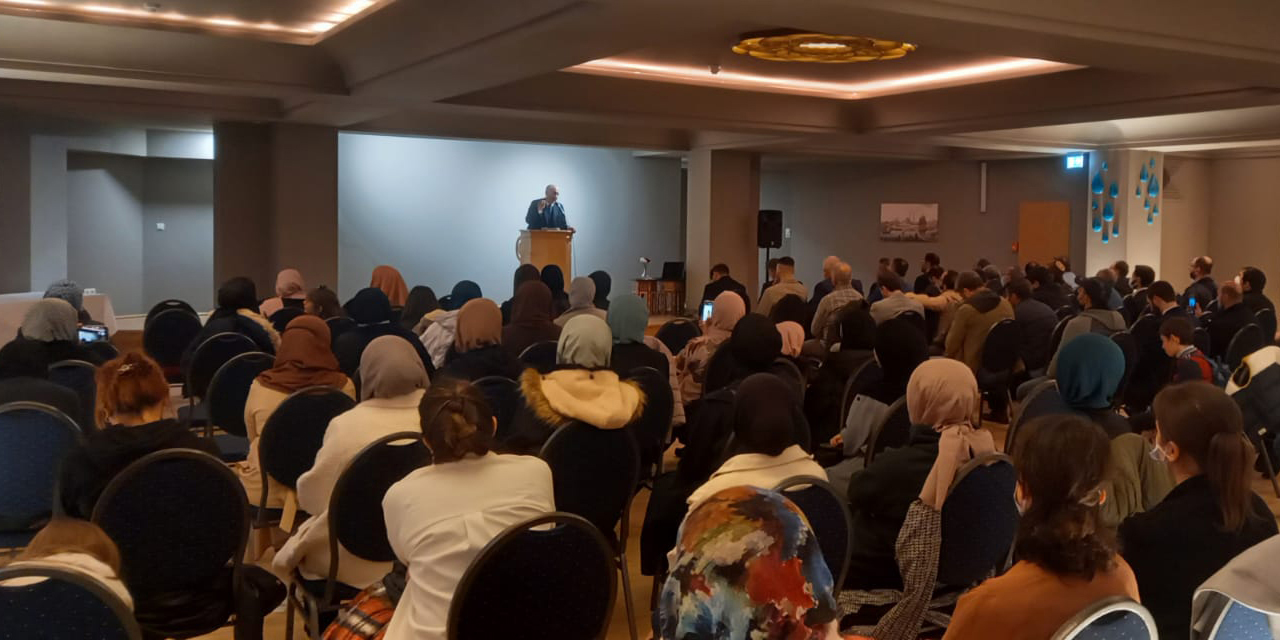 Berlin’de 'Peygamberimiz ve Vefa Toplumu' konulu konferans