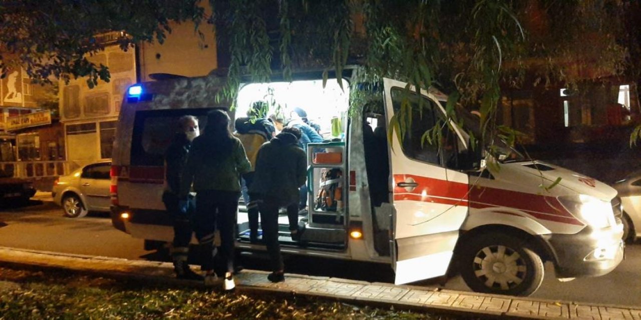 Pompalı tüfekle ateş edilen evdeki iki genç yaralandı