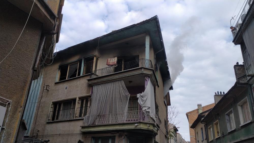 Konya'da yangın! Kentsel dönüşüm bekleyen boş binada alevler bir anda evi sardı
