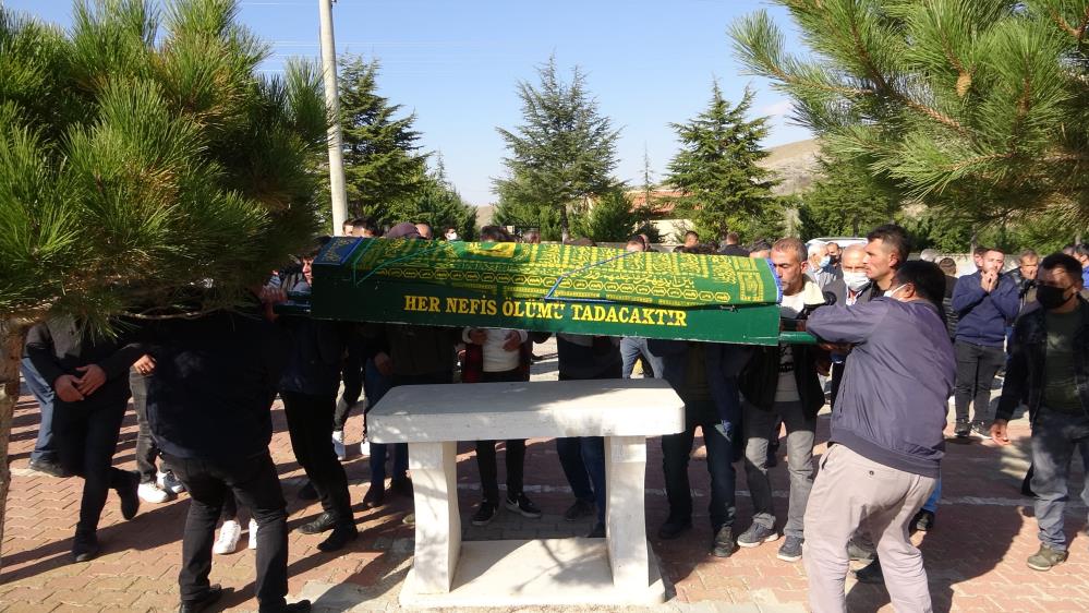 Konya'da bıçaklanarak öldürülen kapıcı Adem Topbaş'ın cenazesi defnedildi