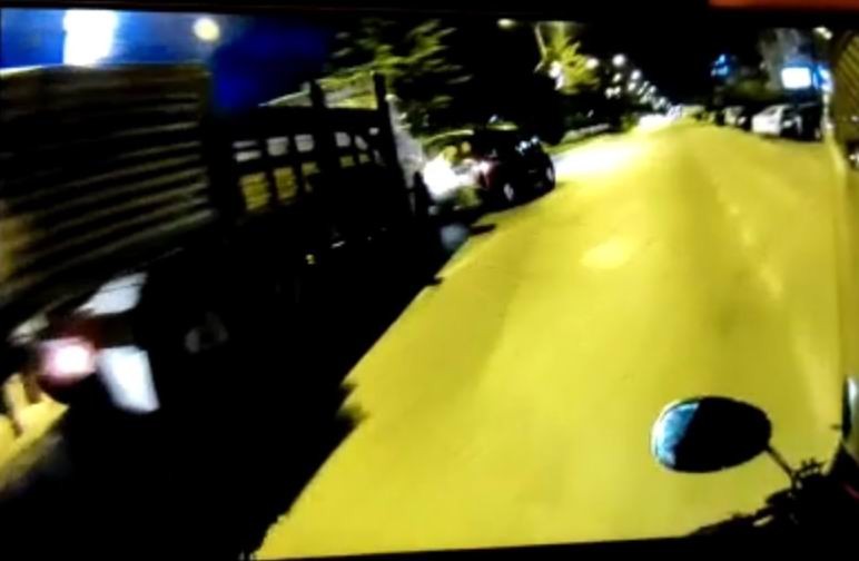 Konya'da kamyonun ticari araca çarptığı kaza motosikletin kask kamerasına takıldı