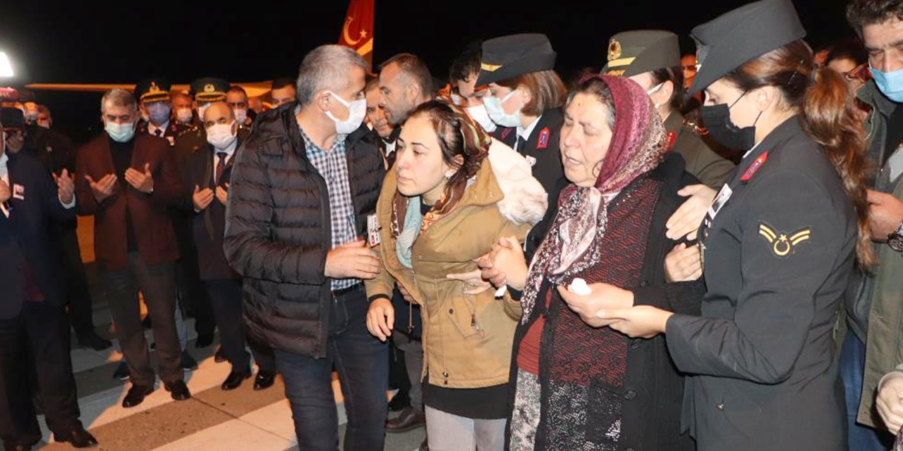 Ailesi Şehit Uzman Çavuş Harun Çalışkan’ı gözyaşlarıyla karşıladı