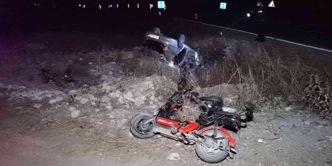 Elektrikli bisikletle çarpışan otomobil kanala uçtu! 5 yaralı