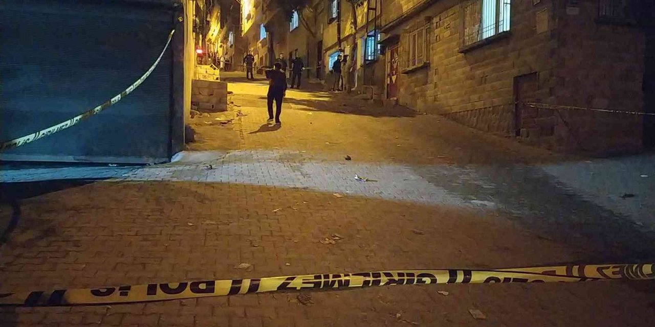Komşula ailelerin alacak verecek kavgası kanlı bitti! 2’si ağır 5 yaralı