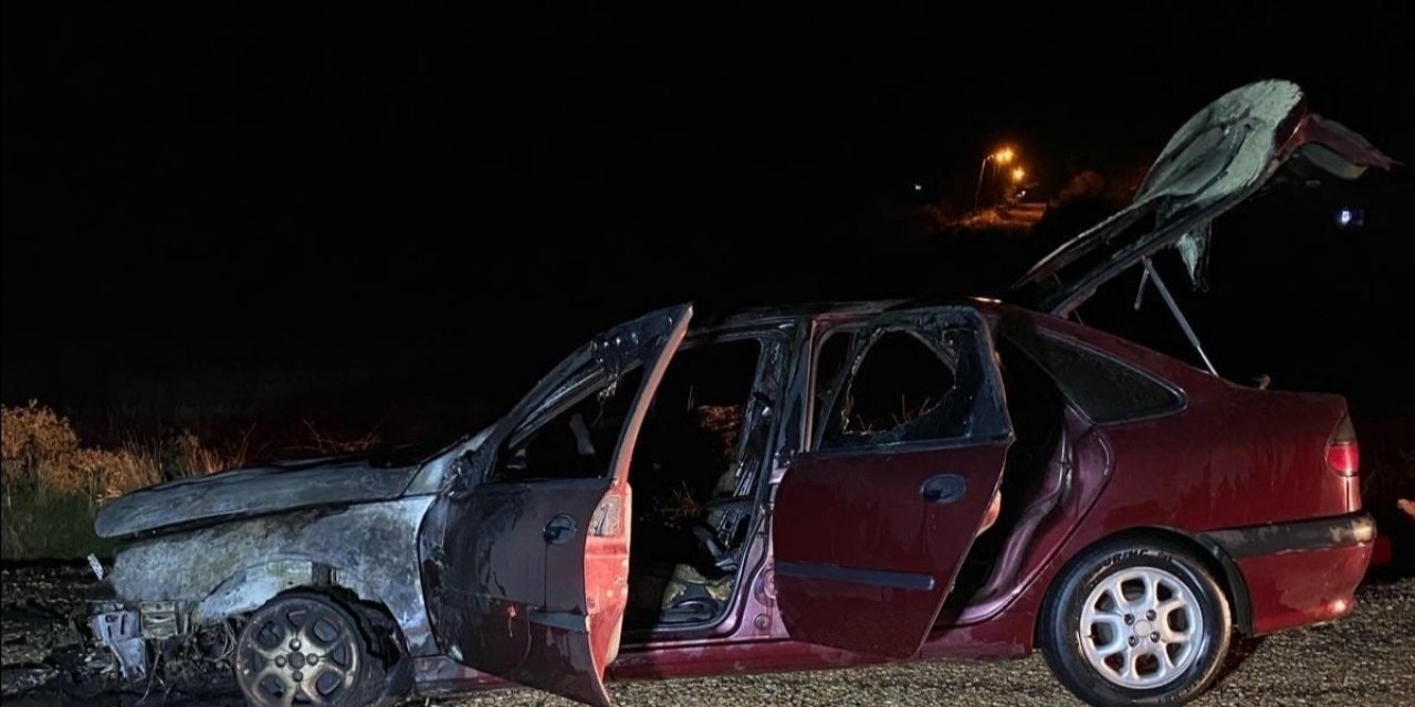 Seyir halinde alev alan araçtan son anda kurtuldular