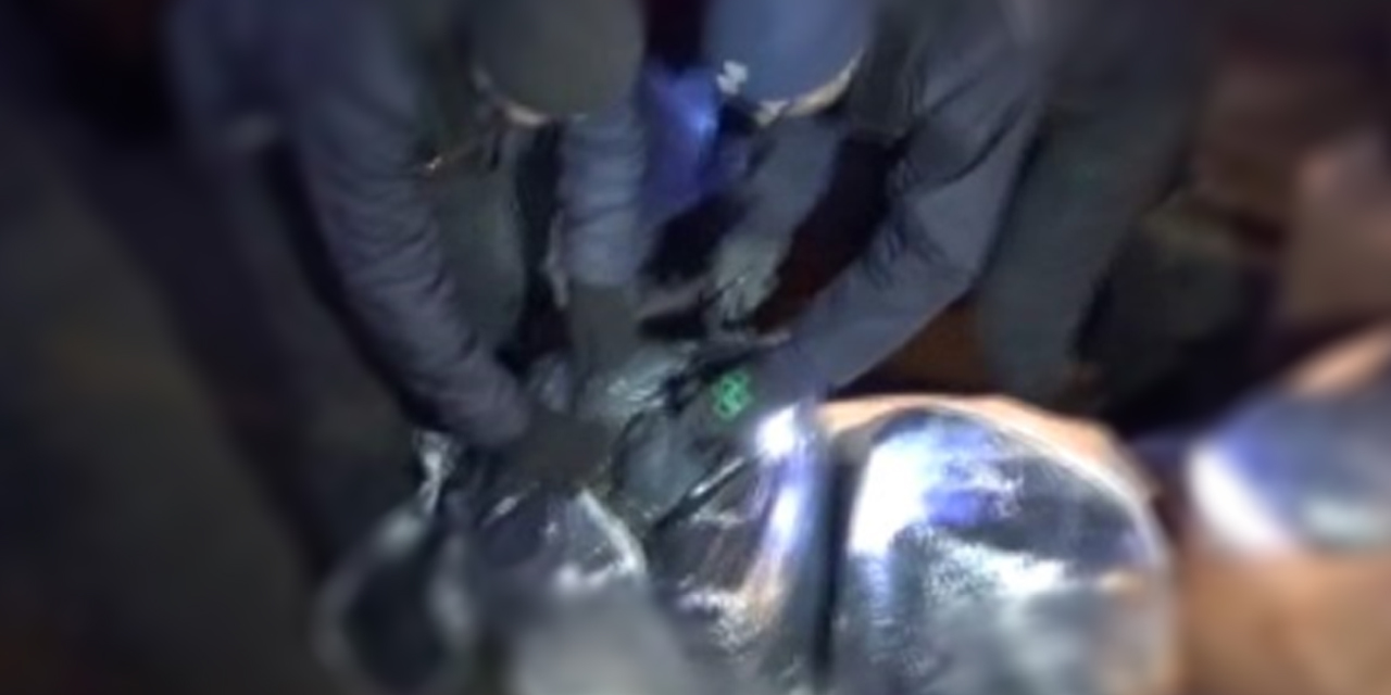 Uzman çavuş sattığı 42 kilo esrarı teslim ederken yakalandı