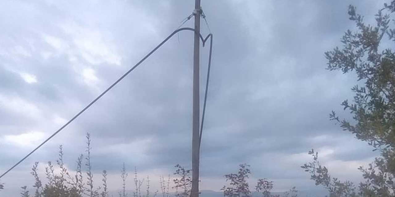 Kabloları çalıp köyü elektriksiz bıraktılar