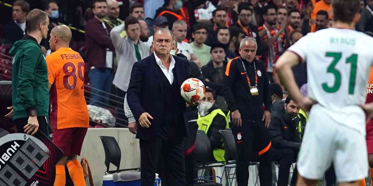 Lokomotiv Moskova ile berabere kalan Galatasaray liderliğini sürdürdü