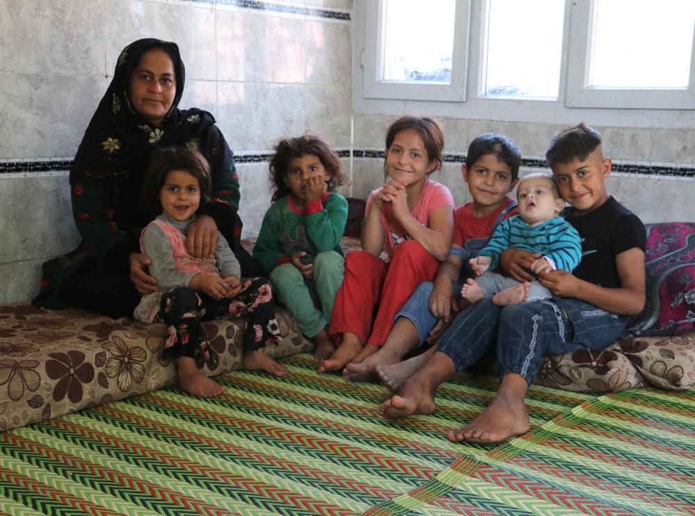 Kocası terketti 9 çocuğuyla ortada kaldı