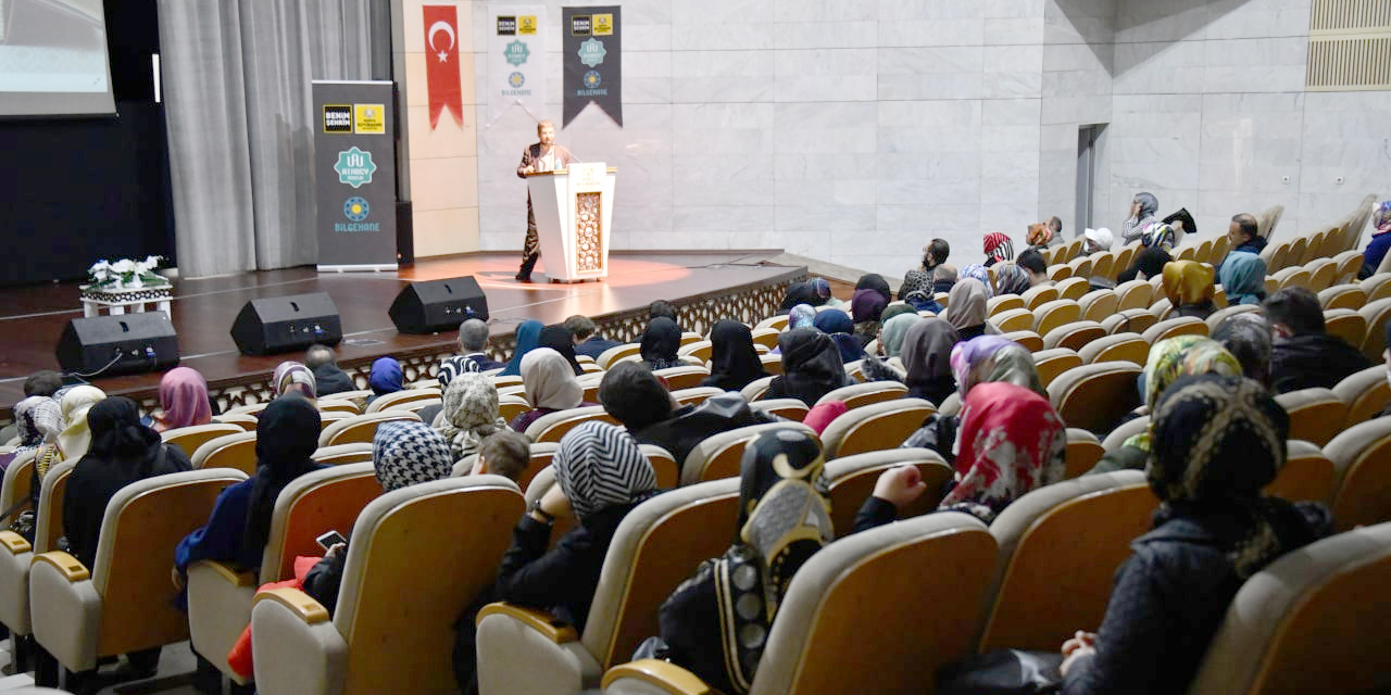 Konya Büyükşehir hafızlığa hazırlanan Bilgehane öğrencilerinin ailelerini buluşturdu