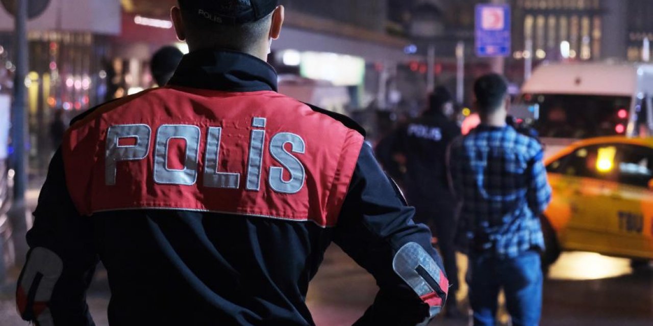 'Silahla tehdit' suçundan aranan şahıs yol kontrolünde yakalandı