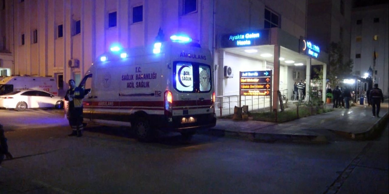 Erdemli'de uygulama noktasından kaçan otomobil polis memuruna çarptı