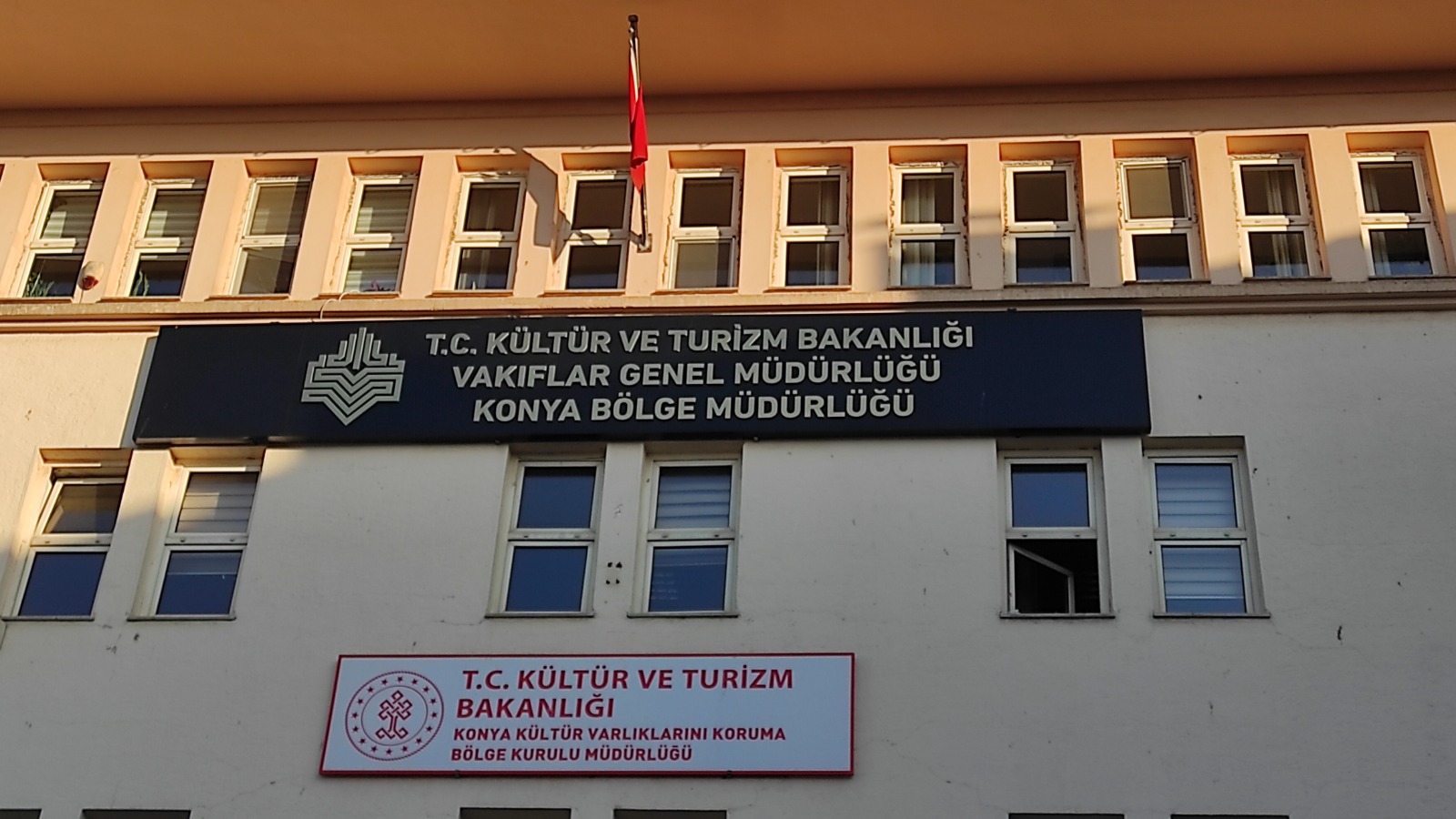 Konya Vakıflar Bölge Müdürlüğü'nün tabelası değişti! Logo ne anlama geliyor?