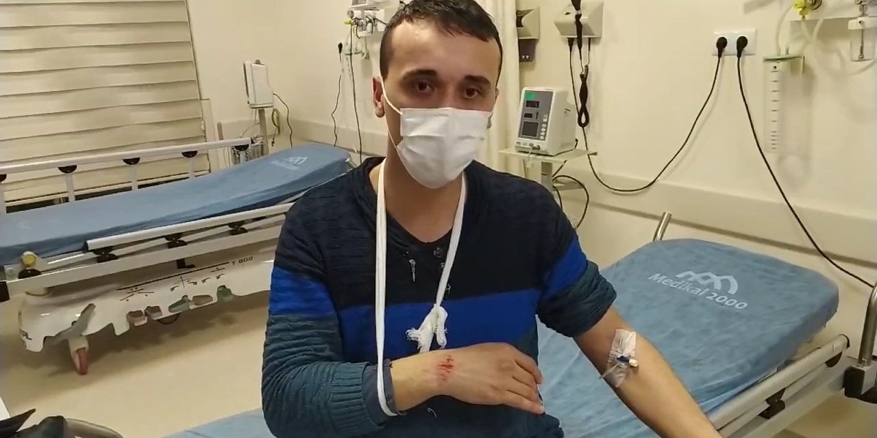 Konya'daki depremde 3'ncü katın merdiveninden düşen genç yaralandı