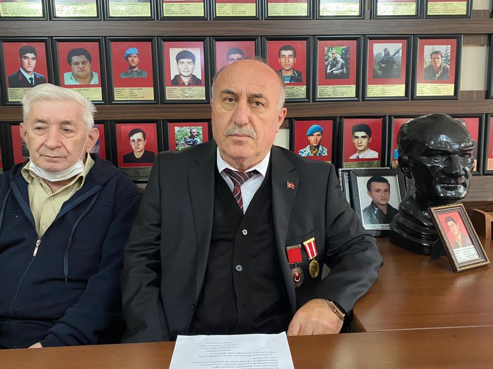 'Vekillikten istifa et Lütfi Türkkan'