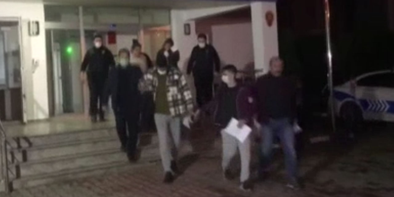 Çok sayıda marketi soyan 2'si kadın 4 hırsız yakalandı!