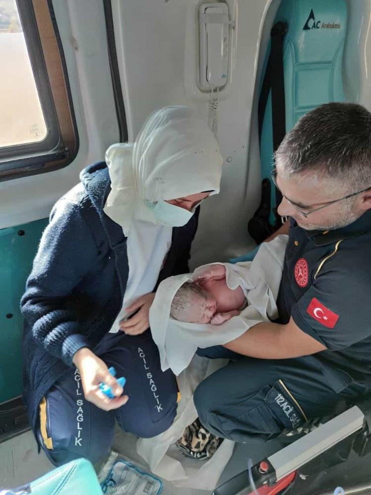 Acele etti havada doğdu