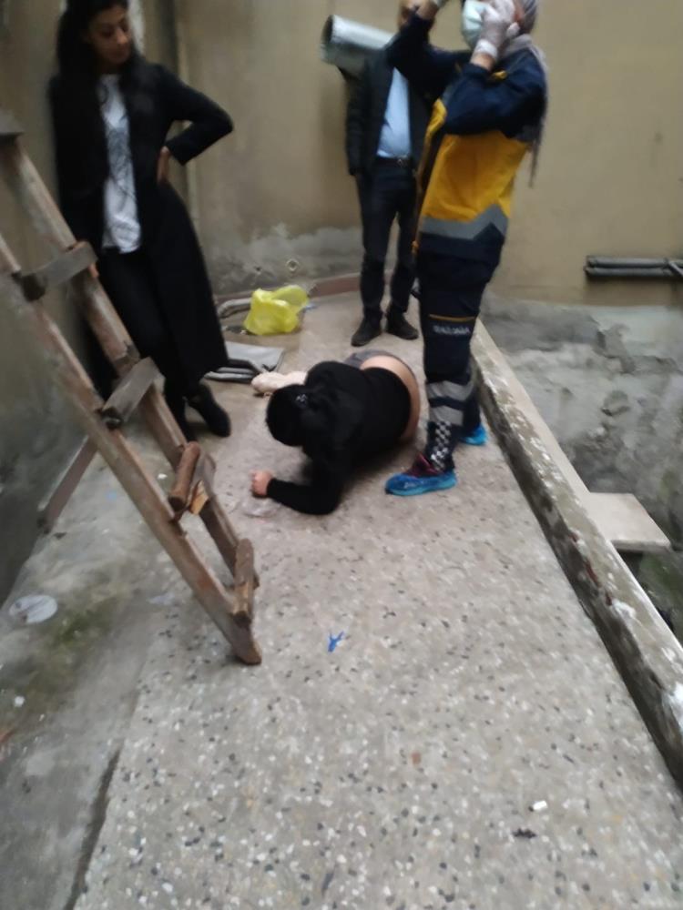 Trabzon'da yapılan fuhuş operasyonunda Azeri kadınlar camdan atladı