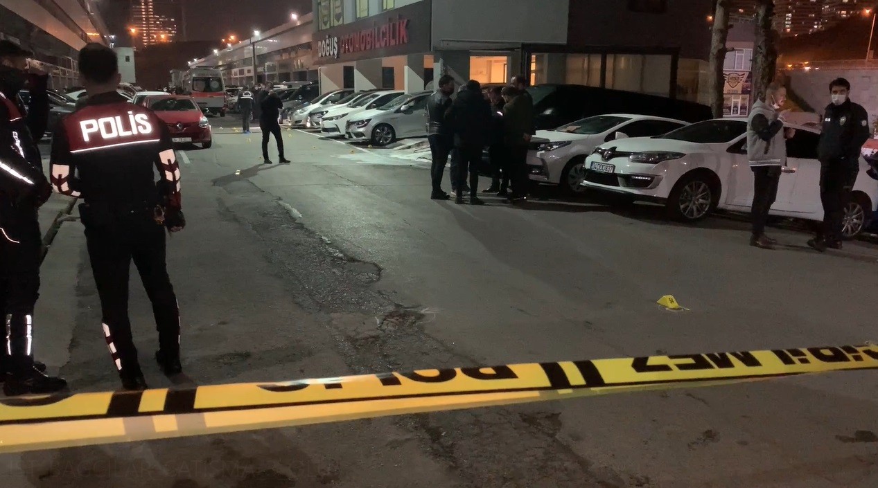 İstanbul'da galeri saldırısında öldürülen Engin, Polat ve Cemal Dündar Adıyaman'da toprağa verildi