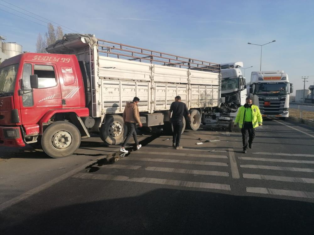 Herşey bir anda oldu! Takip mesafesini mi korumadı yoksa süratli miydi?