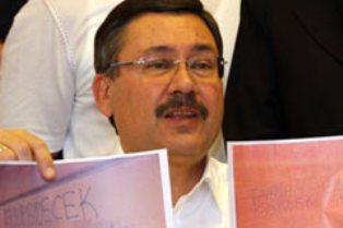 Başbakan gidecek Gökçek gelecek mi?
