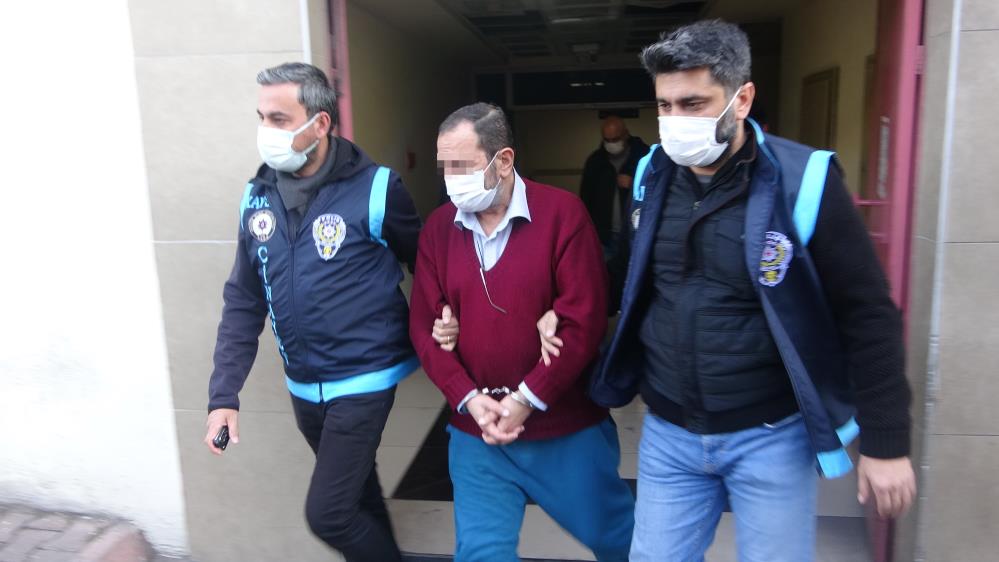 Kızını boğazından ve toplam 3 yerinden bıçaklayan baba adliyede