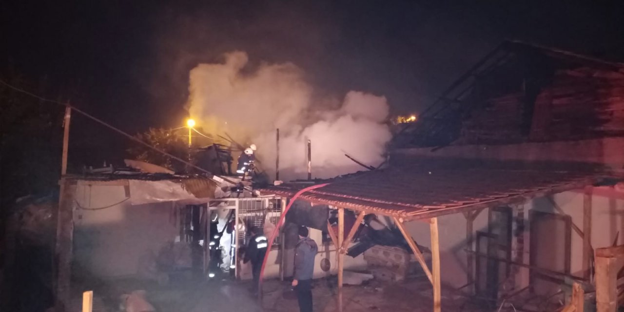 Malatya'da bir evin ahır kısmı alev alev yandı!