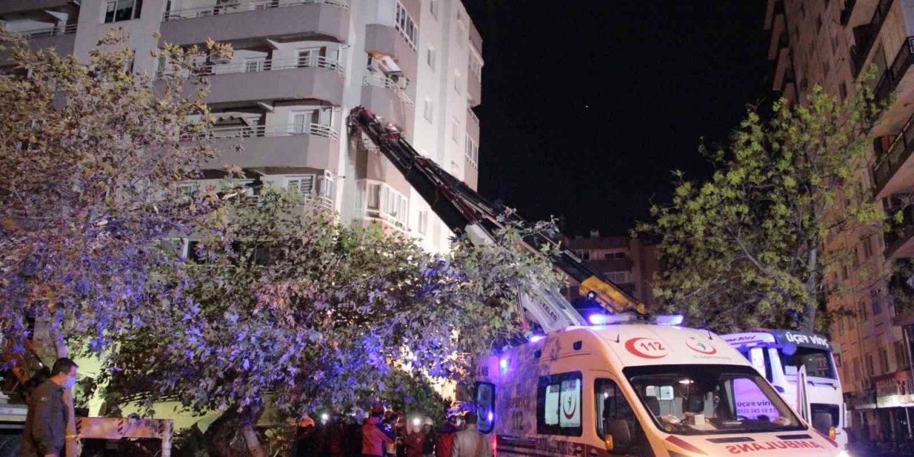 Depremde 11 kişinin öldüğü Yılmaz Erbek Apartmanı altındaki zincir markete suç duyurusu