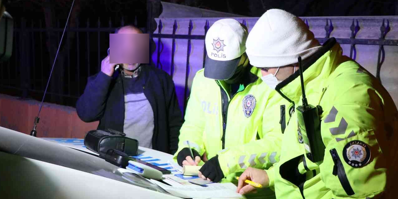 Aksaray'da alkollü araç kullanırken yakalanan sürücü suçu müşteriye attı