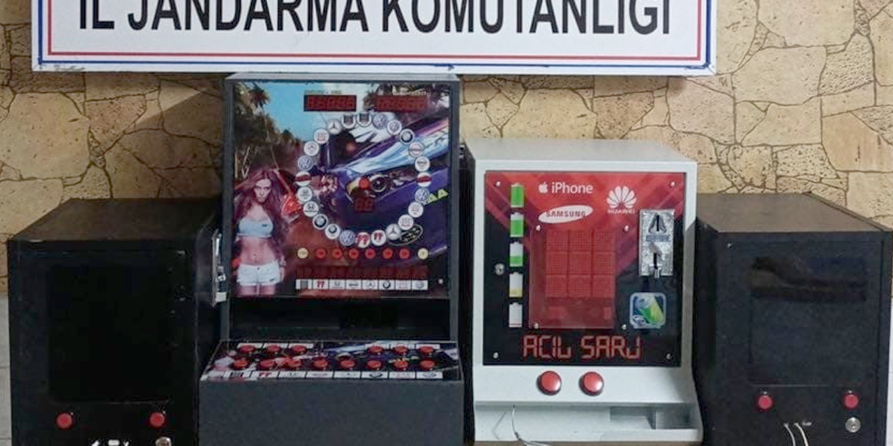 Kumarhaneye çevrilen kafeye baskın! Makinelere telefon şarj cihazı süsü vermiş