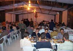 İftar çadırında hayır yarışı