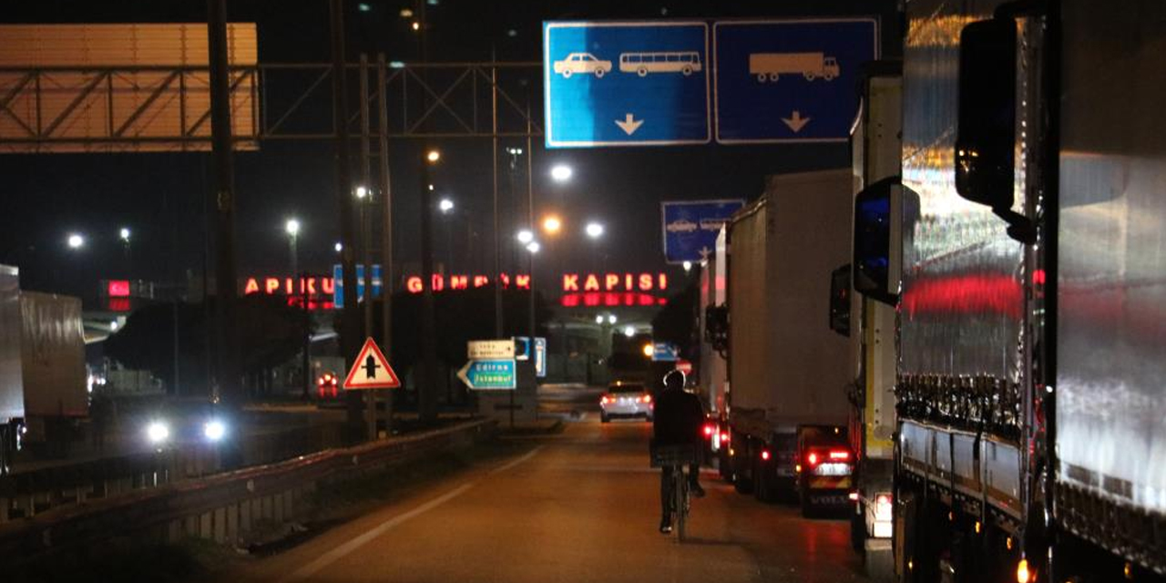 Kapıkule'de tırlar 3 gündür bekliyor! Kuyruk 11 kilometreyi buldu