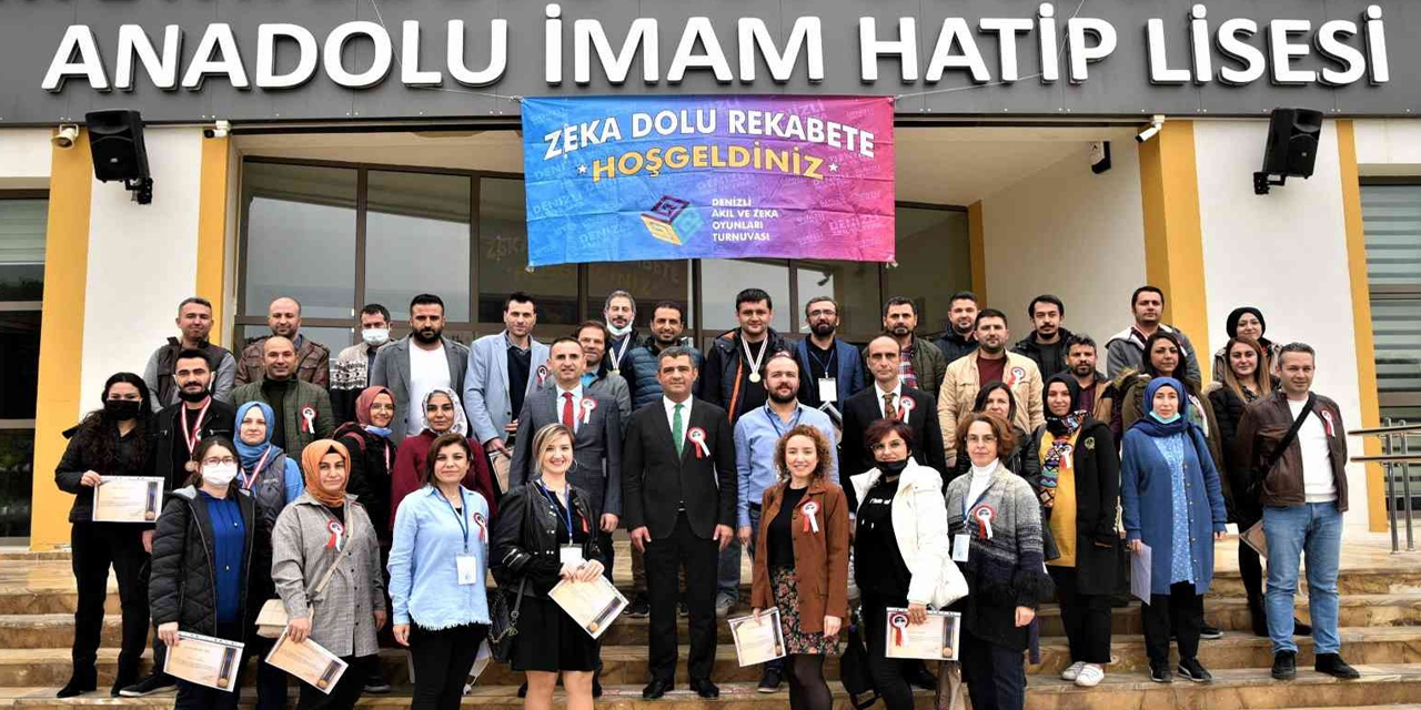 Aklınla '1000 Yaşa Öğretmenim' Zekâ Oyunları Turnuvası şampiyonlarına ödül