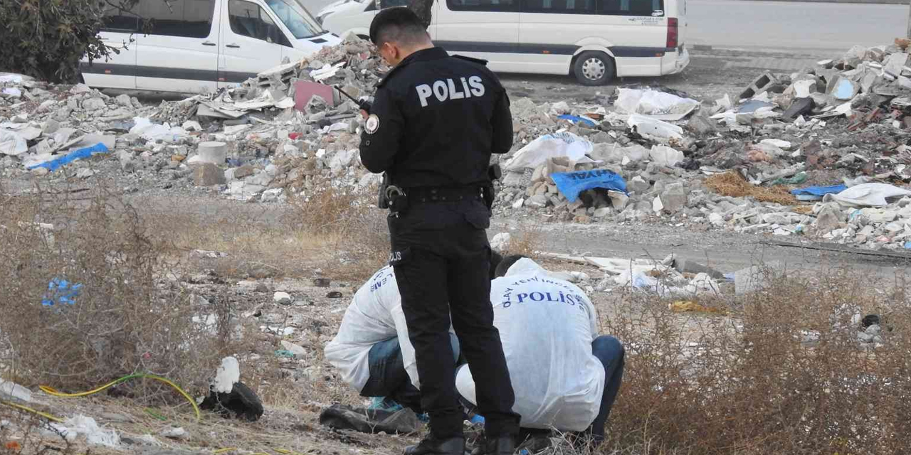 Hurda toplarken çantadan çıkan 5 aylık cenin şok etti