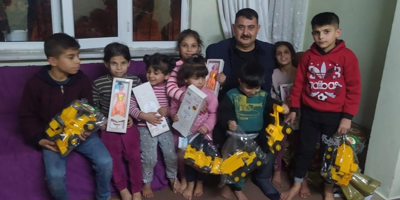 Evleri alev alev yanan 4 çocuklu ailenin imdadına muhtar yetişti