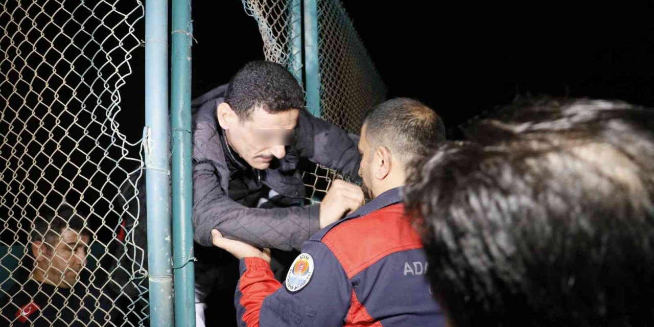 Adana'da barışmak için köprüye çıkan şahsın eşi olay yerine gelmedi