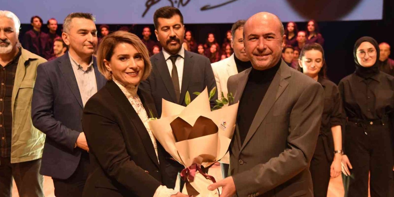 Selçuklu Belediyesi 'Cana Dokunmak' isimli müzikal tiyatroya ev sahipliği yaptı